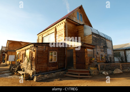 Manoir en bois, lac Baikal, Sibérie, Russie, île Olkhon Banque D'Images