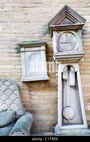 Horloge Granddads et président Sculpture Bradford West Yorkshire Angleterre Banque D'Images