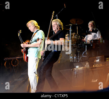 David Justin Hayward et John Lodge de The Moody Blues en concert à l'Amphithéâtre Molson, Toronto, Canada - 12.08.09 Banque D'Images