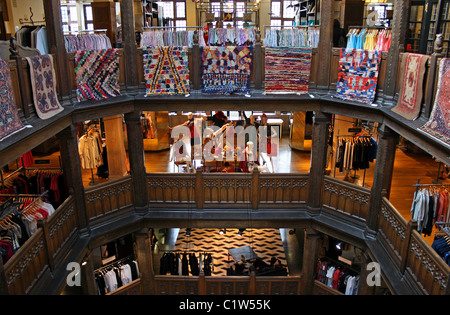 L'intérieur du grand magasin, Liberty's, à Londres, en Angleterre. Banque D'Images