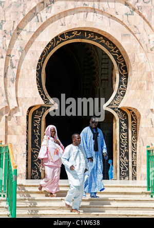 Porte à la Grande Mosquée, Touba, au Sénégal, en Afrique de l'Ouest Banque D'Images