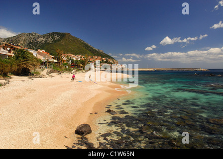 Palmasera plage en été Cala Gonone Dorgali, ville du golfe d''Orosei, Sardaigne, Italie Banque D'Images