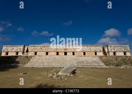 Le Palais du Gouverneur à Uxmal est l'un des meilleurs exemples de l'architecture Puuc Maya dans la péninsule du Yucatan, au Mexique. Banque D'Images