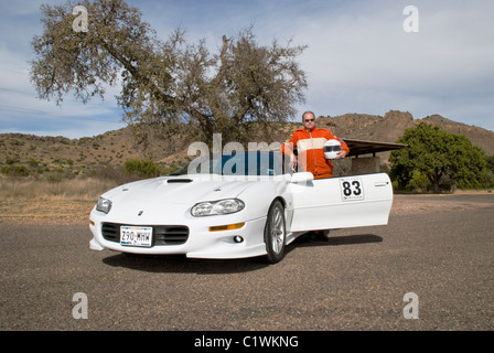 Pilote de voiture de course de Mike Pouvoirs de l'équipe de course automobile Pouvoirs, Alpine, Texas. Banque D'Images