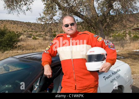 Pilote de voiture de course de Mike Pouvoirs de l'équipe de course automobile Pouvoirs, Alpine, Texas. Banque D'Images