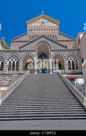 La Cathédrale d'Amalfi - façade décorée d'or. Meilleur de l'Italie. Banque D'Images