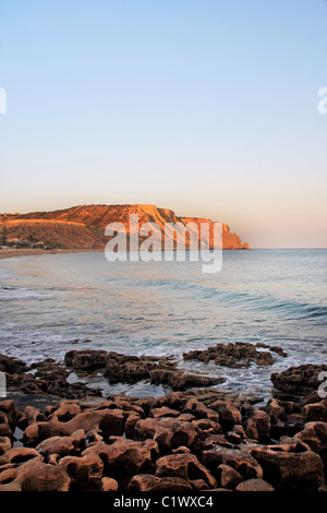 Vue sur le magnifique "Praia da Luz, en Algarve, Portugal. Banque D'Images