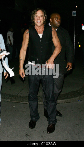 L'acteur américain Mickey Rourke quitte Stringfellows lapdancing club at 4.40pm London, England - 27.08.09 Banque D'Images