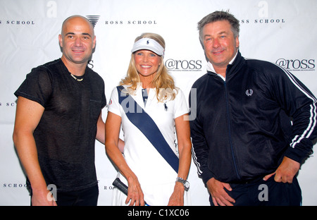 Andre Agassi, Christie Brinkley et Alec Baldwin, assister à l'exposition Grand Slam Tennis Gagnants Match à la Ross School Banque D'Images