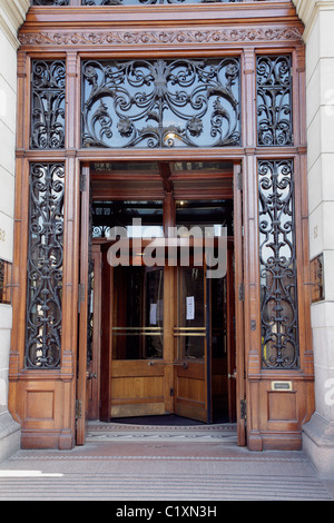 Porte d'entrée de Glasgow City Chambers au siège du conseil municipal de George Square, en Écosse, au Royaume-Uni Banque D'Images