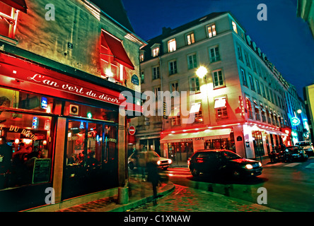 Paris, France, Rue de la Bastille, rue de Lappe, bâtiments et de l'anglais des bars, des lampadaires la nuit Banque D'Images