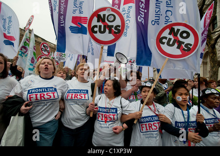 Réductions anti-mars pour l'Alternative organisée par les syndicats du TUC London 2011 Banque D'Images