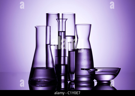 Verrerie de laboratoire, rétroéclairé, purple light Banque D'Images