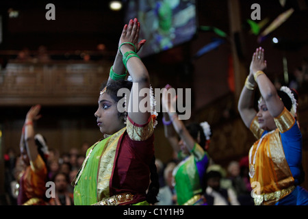 Danseurs indiens effectuant à la clôture de la célébration de la Conférence Missionnaire Mondiale d'Edimbourg 2010 Banque D'Images