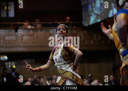 Danseurs indiens effectuant à la clôture de la célébration de la Conférence Missionnaire Mondiale d'Edimbourg 2010 Banque D'Images