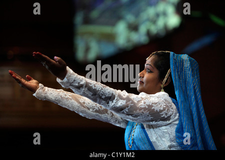 Danseuse indienne d'effectuer à la clôture de la célébration de la Conférence Missionnaire Mondiale d'Edimbourg 2010 Banque D'Images