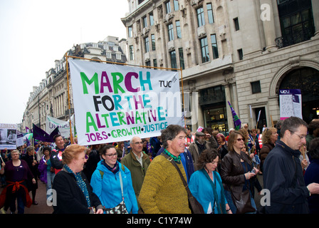 Pour les marcheurs de mars rallye Alternative organisée par le TUC, Londres, Angleterre Banque D'Images