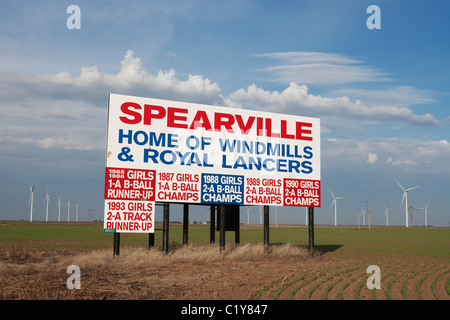 Un panneau de Spearville, Kansas est fier de reconnaître les équipes sportives de l'école secondaire. Banque D'Images