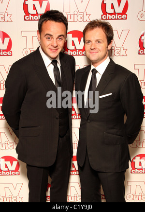 Declan Donnelly et Anthony McPartlin aka Ant et Dec PLAT Quick & TV Choice Awards tenue à l'Hôtel Dorchester - intérieur Banque D'Images