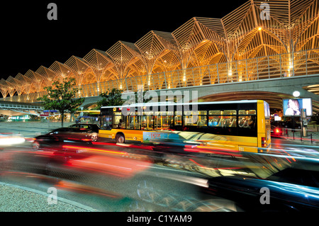 Portugal, Lisbonne : verre et acier lumineux nocturne de toit la station Oriente à Nation's Park Banque D'Images