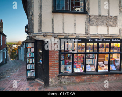 BOOK SHOP STORE antiquarian book shop 15ème siècle High Street Lewes, East Sussex UK Banque D'Images