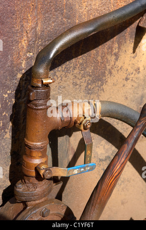 Les tubes d'huile d'une vieille machine agricole. LLeida, Espagne. Banque D'Images