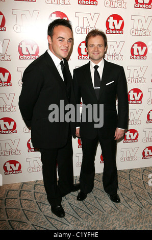 Anthony McPartlin et Declan Donnelly aka Ant et Dec, plat Recherche Rapide & TV Choice Awards tenue à l'Hôtel Dorchester - intérieur Banque D'Images