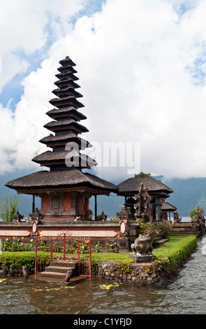 Temple d'Ulun Danu Beratan Lake à Bali Indonésie Banque D'Images