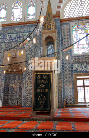 Minbar en vieux mosque in Istanbul, utilisé par le ministre Chatib de prêcher à partir de Banque D'Images