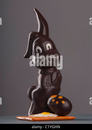 Oeuf en chocolat et lapin de Pâques Banque D'Images