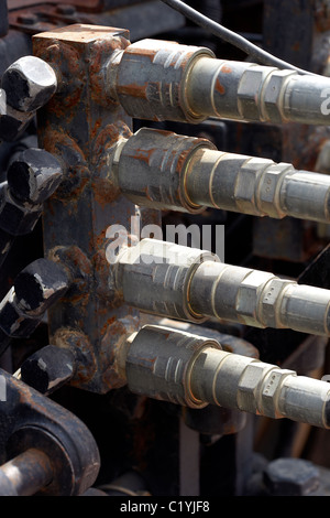 Les tubes d'huile d'une vieille machine agricole. LLeida, Espagne. Banque D'Images