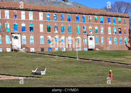 L'art d'étudiants sur la construction de l'hôpital psychiatrique abandonné, Kings Park, Long Island NY Banque D'Images