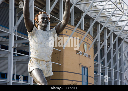 Statue de joueur de Billy Bremner en face de la tribune d'Elland Road home de Leeds United Football Club Leeds West Yorks Banque D'Images