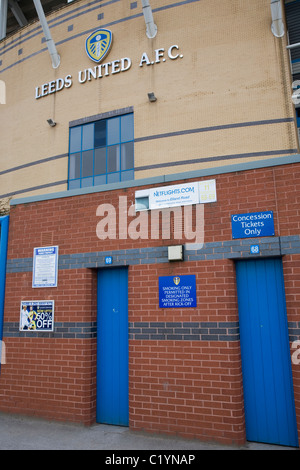 Entrée de la tribune du terrain de football à Elland Road home de Leeds United Football Club à Leeds West Yorkshire UK Banque D'Images