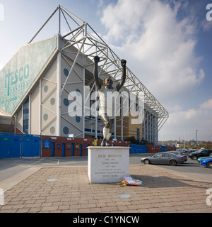 La statue de Billy Bremner à Elland Road, accueil de Leeds United Football Club Leeds West Yorkshire UK Banque D'Images