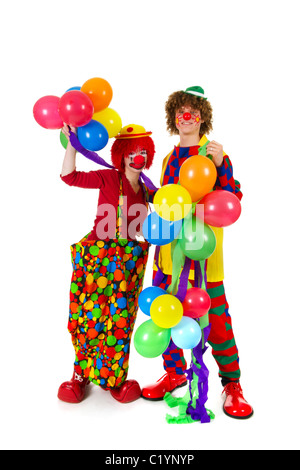 Drôle de couple habillé plein de ballons avec clowns Banque D'Images