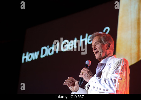 Le 27 mars 2011, Sacramento, CA - Pat Boone joue sur la scène à Thunder Valley Casino à Rocklin, CA Banque D'Images