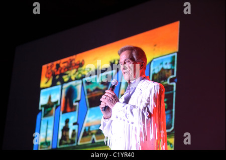 Le 27 mars 2011, Sacramento, CA - Pat Boone joue sur la scène à Thunder Valley Casino à Rocklin, CA Banque D'Images