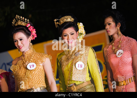 Entrants dans un concours de beauté kathoey dans Nong Khai, province de Nong Khai, Thaïlande. Banque D'Images