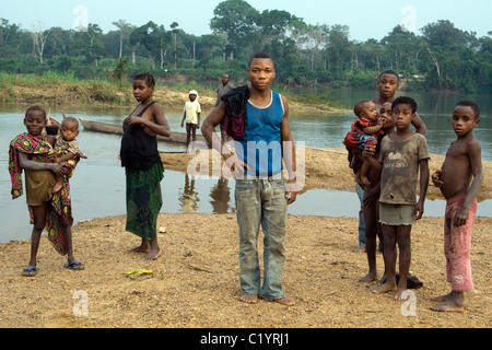 Pygmées ,Betou,fleuve Oubangui, République du Congo Banque D'Images