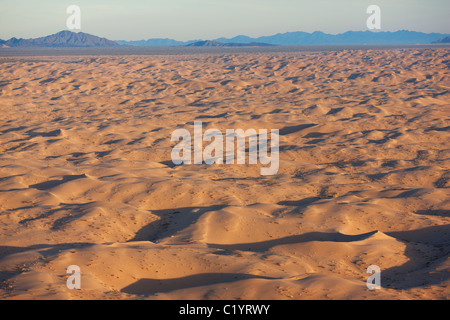 VUE AÉRIENNE.Les dunes de sable d'Algodones sont le plus grand champ de dunes de sable des États-Unis.Imperial County, Californie. Banque D'Images