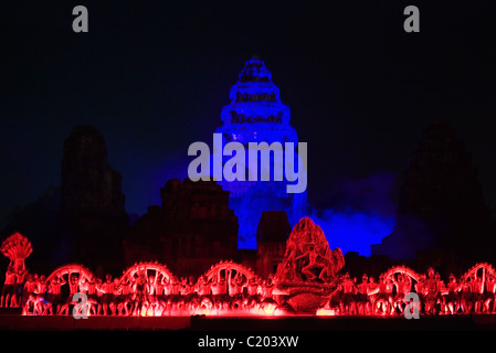 Spectacle son et lumière au temple Prasat Phimai Phimai annuelle pendant la fête. Phimai, Nakhon Ratchasima, Thaïlande Banque D'Images