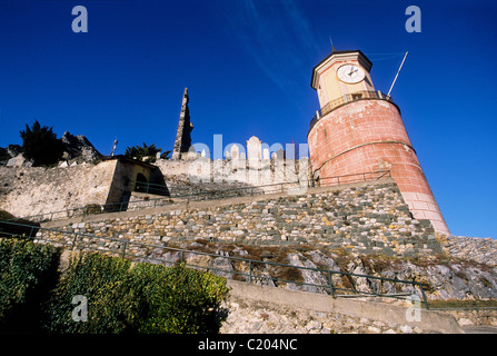 Street View dans le village perché médiéval de Tende Banque D'Images