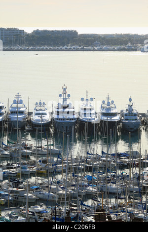 Vue aérienne du port de plaisance de Cannes Banque D'Images