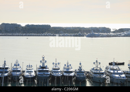 Vue aérienne du port de plaisance de Cannes Banque D'Images