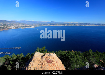 Vue aérienne de la baie de Cannes à partir de la montagne de l'Esterel Banque D'Images