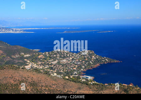 Vue de dessus de Trayas dans l'Estérel et la baie de Cannes Banque D'Images