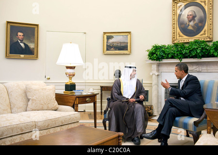 Le président Barack Obama rencontre Son Altesse Royale le Prince général Cheikh Mohammed bin Zayed Al Nahyan d'Abu Dhabi dans l Banque D'Images