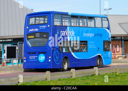 Cambridge Park and Ride bus et cars s'arrêtent à la Trumpington à l'extérieur de la ville parking et point d'East Anglia Cambridgeshire England UK Banque D'Images