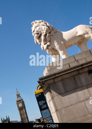 Lion de South Bank Westminster Bridge London SE1 de Lambeth Banque D'Images